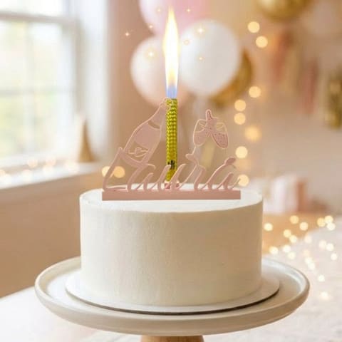 Personalisierter Cake Topper mit Name und Alter im Champagner-Design und brennender Eisfontäne